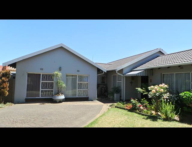 5 BEDROOM FREEHOLD FOR SALE IN DALPARK EXT 1